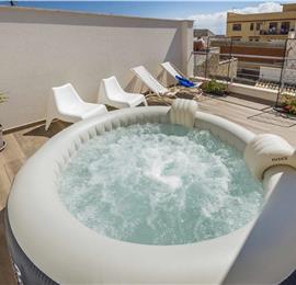 3 bedroom villa with jacuzzi, Castellammare del Golfo, sleeps 4-6